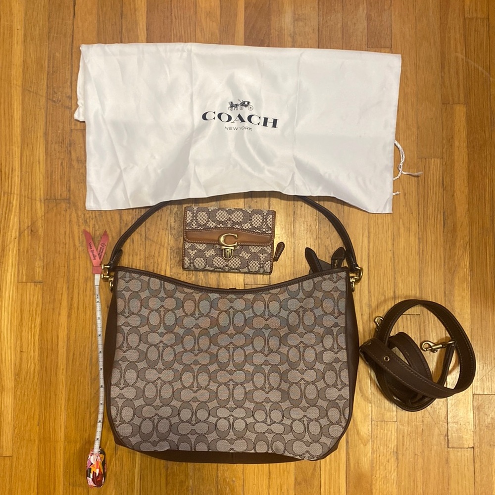 “As is” coach bag with similar wallet not an exact match
